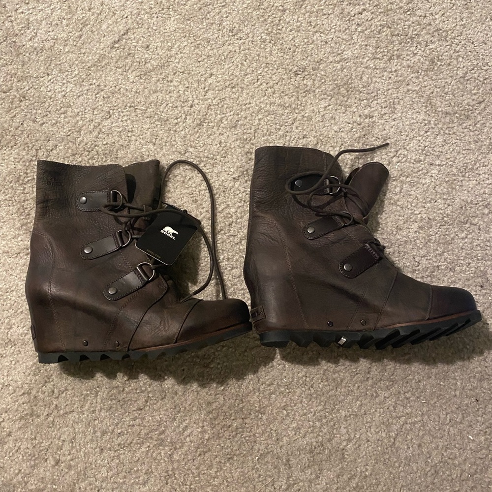 NEW Sorel Leather Joan of Arctic Wedge Mid Grill/Black 10B, Medium
